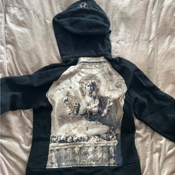 ✨Rare✨ Lululemon Woman Buddha Size 8 Black Hoodie - Picture 1 of 12